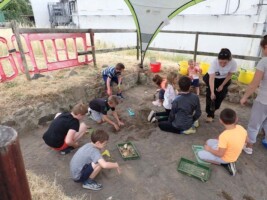 Medieval Town Wall Kids Dig