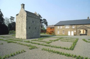 Turas Dátheangach de Theach Túir - Bilingual Tour of Ashtown Castle