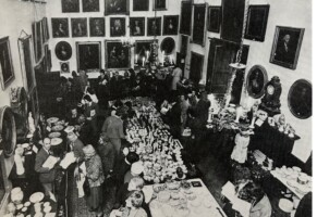 Malahide Castle Antiques Show and Tell