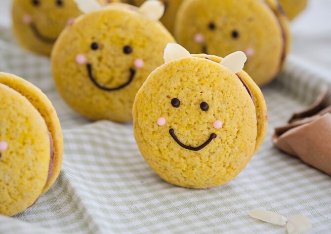 Bee Cookie Bee Cookie