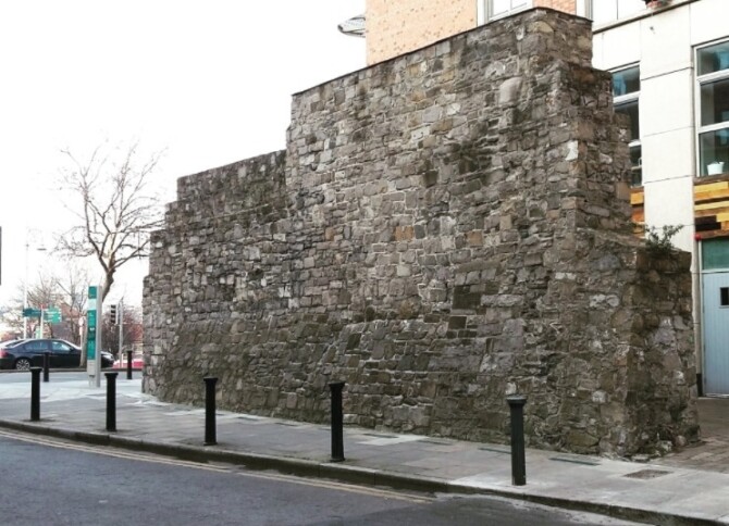 Dub City Wall Lamb Alley