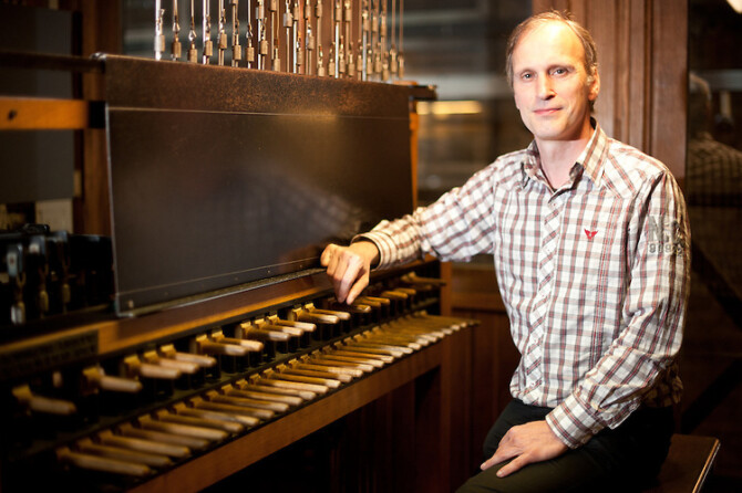 Eddy aan klavier Eddy aan klavier