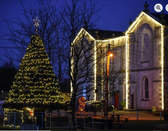 Hall ights at Christmas