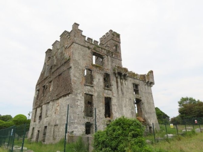 Menlo Castle Menlo Castle