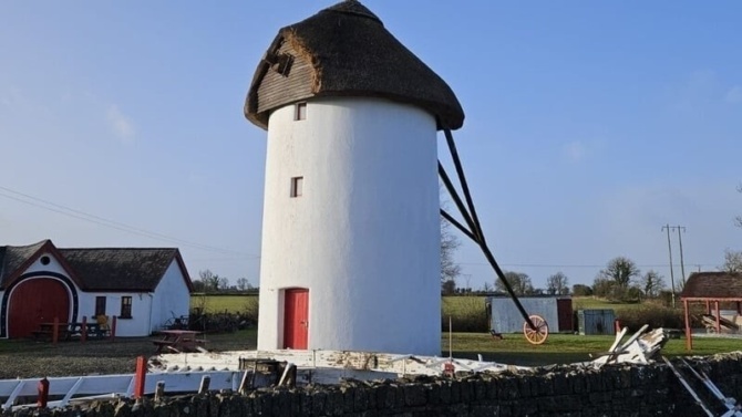 Damaged windmiilll Damaged windmiilll