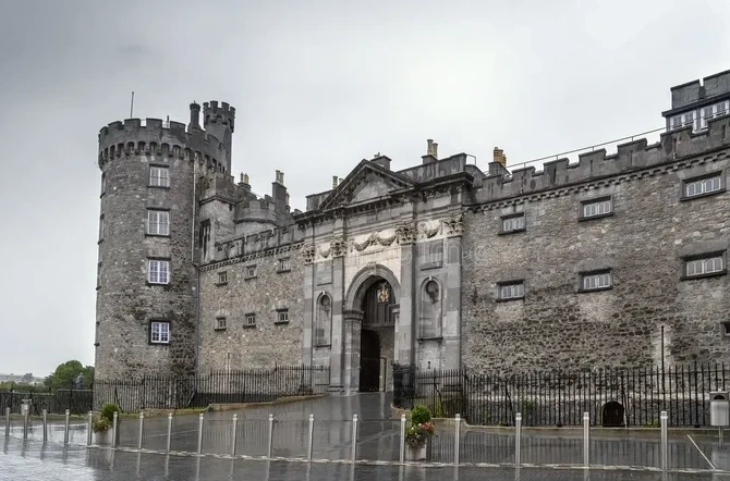 Kilkenny castle ireland built main gate