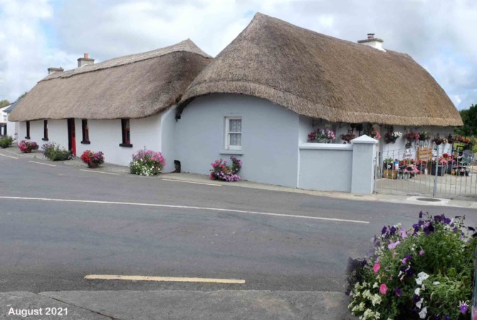 Restoration and protection of three thatched cottages in Clogh